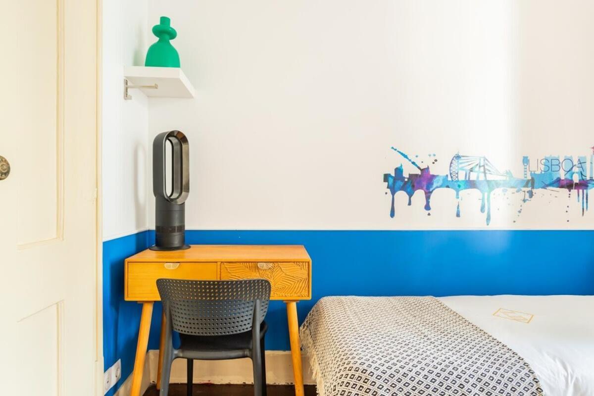 Explore From An Artistic Alfama Apartamento *
