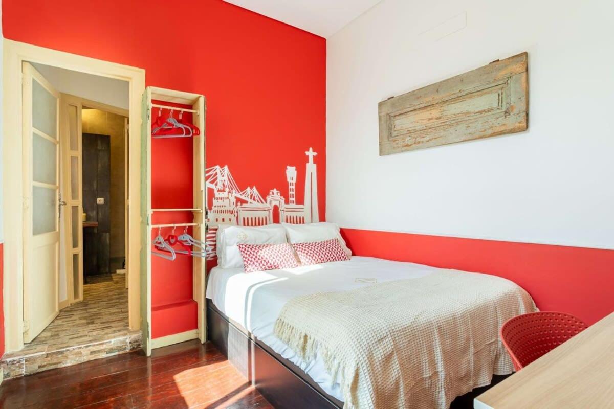 Explore From An Artistic Alfama *