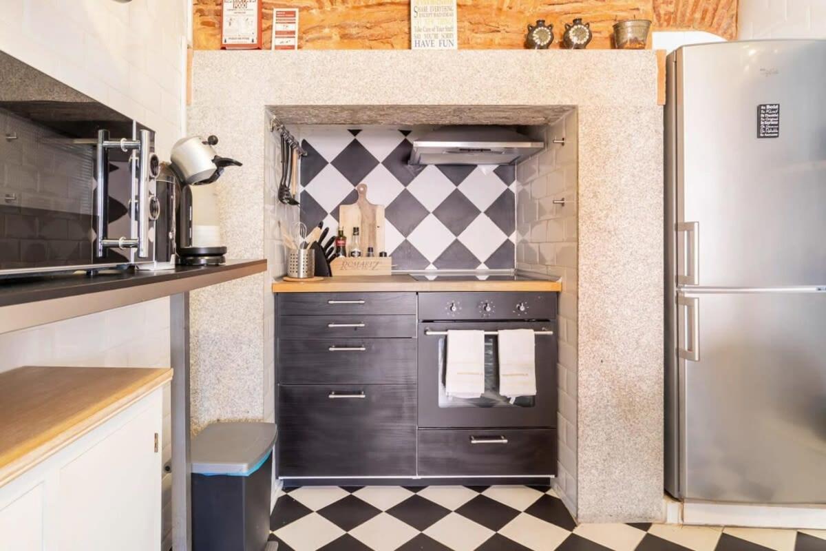 Explore From An Artistic Alfama Apartamento Lisboa