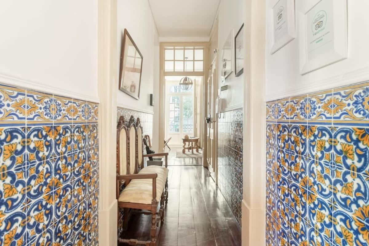 Explore From An Artistic Alfama *